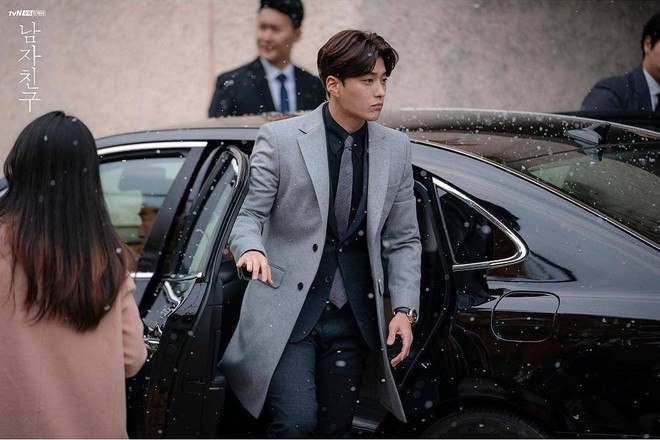 Hết vợ cũ Hyun Bin lại đến chồng cũ Song Hye Kyo lấn át cả Park Bo Gum vì đẳng cấp điển trai không đùa được - Ảnh 1.