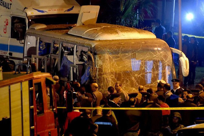 Vụ 14 du khách Việt bị đánh bom trên xe buýt: Người nhà nạn nhân được miễn toàn bộ chi phí sang Ai Cập - Ảnh 1.