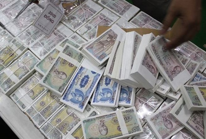 Dịch vụ đổi tiền lẻ tinh vi ng&agrave;y s&aacute;t Tết, ph&iacute; l&ecirc;n tới 400% - Ảnh 1.