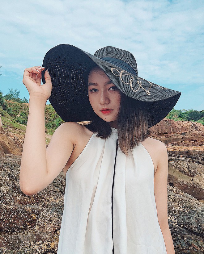 Nhan sắc đời thường “đốt mắt” của tân hoa khôi “ẵm” một lúc 3 giải trong cuộc thi Miss FPTU - Ảnh 7. Nhan sắc đời thường “đốt mắt” của tân hoa khôi “ẵm” một lúc 3 giải trong cuộc thi Miss FPTU - Ảnh 7.