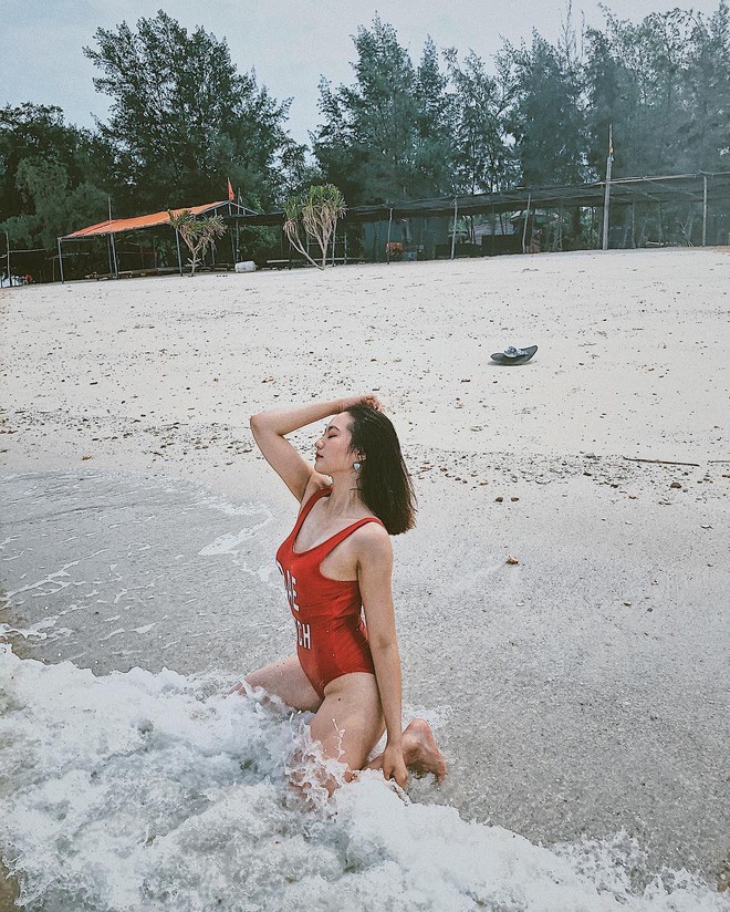 Nhan sắc đời thường “đốt mắt” của tân hoa khôi “ẵm” một lúc 3 giải trong cuộc thi Miss FPTU - Ảnh 9. Nhan sắc đời thường “đốt mắt” của tân hoa khôi “ẵm” một lúc 3 giải trong cuộc thi Miss FPTU - Ảnh 9.