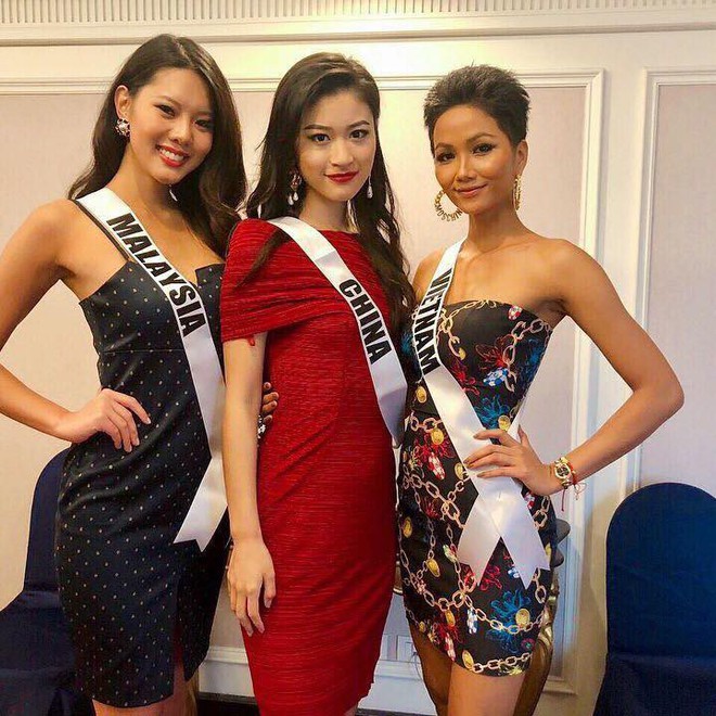 Sức công phá những ngày đầu của H'Hen Niê tại Miss Universe 2018: Một ngày thay 4 bộ váy, nhẵn mặt trong các BXH uy tín - Ảnh 1.