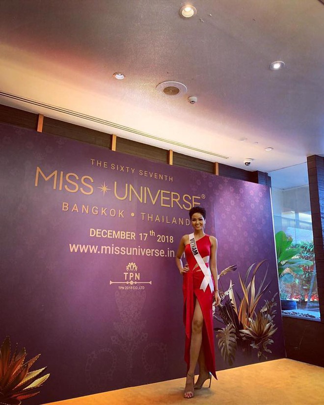 Sức công phá những ngày đầu của H'Hen Niê tại Miss Universe 2018: Một ngày thay 4 bộ váy, nhẵn mặt trong các BXH uy tín - Ảnh 1.
