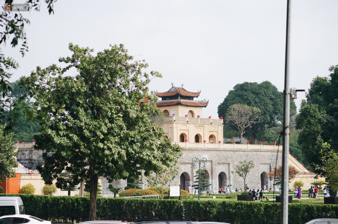 Lên xe bus 2 tầng vòng quanh Hà Nội để khám phá những ngóc ngách thật quen mà cũng thật lạ - Ảnh 4.