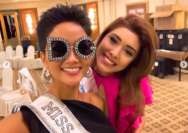 Sức công phá những ngày đầu của HHen Niê tại Miss Universe 2018: Một ngày thay 4 bộ váy, nhẵn mặt trong các BXH uy tín - Ảnh 2.