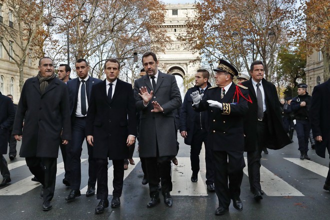 Tổng thống Pháp lo ngại vụ biểu tình làm xấu hình ảnh đất nước, chính quyền Paris bắt tay dọn dẹp thành phố - Ảnh 1.