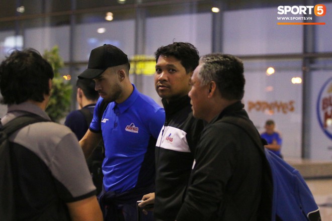 Cầu thủ Philippines thất lạc đồ ở sân bay, sau đó bị đồng đội bỏ rơi khi đặt chân tới Việt Nam - Ảnh 7.