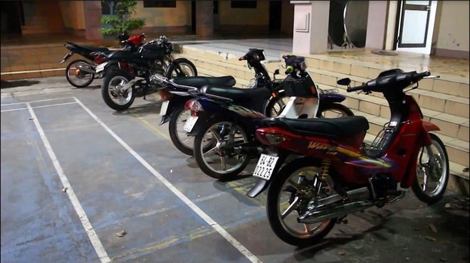 Ăn mừng kiểu qu&aacute; kh&iacute;ch, 50 thanh ni&ecirc;n ở Vĩnh Long bị xử l&yacute; - Ảnh 2.