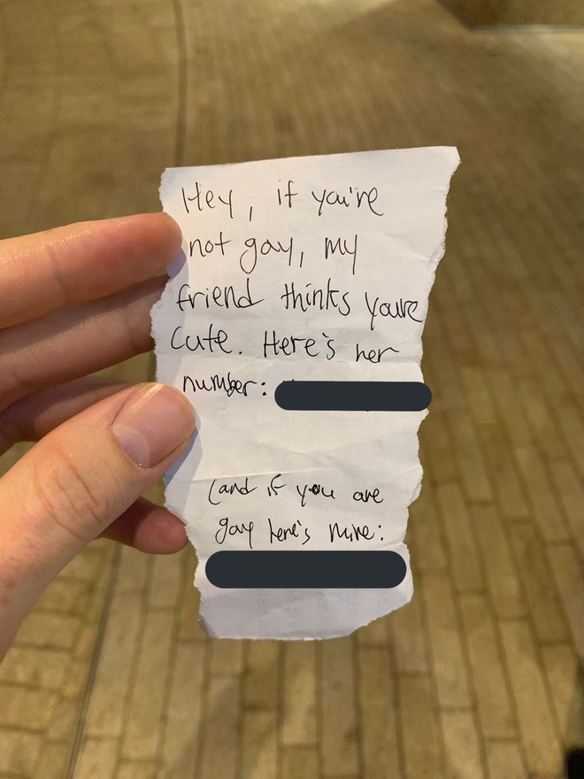 Nhận được mẩu giấy l&agrave;m quen ghi cả số &ocirc;ng, số b&agrave;, anh ch&agrave;ng điển trai chọn một để rồi nổi tiếng nhất MXH - Ảnh 1.