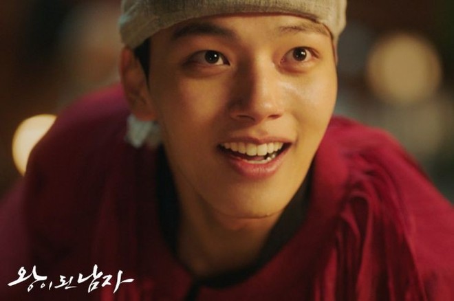 The Crowned Clown phiên bản truyền hình: Yeo Jin Goo liệu có vượt nổi cái bóng khổng lồ Lee Byung Hun? - Ảnh 7.