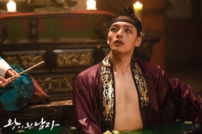 The Crowned Clown phiên bản truyền hình: Yeo Jin Goo liệu có vượt nổi cái bóng khổng lồ Lee Byung Hun? - Ảnh 12.