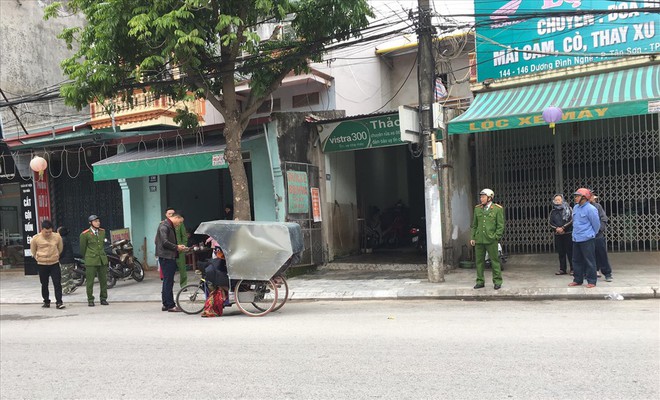 Ph&aacute;t hiện người đ&agrave;n &ocirc;ng chết gục tr&ecirc;n xe ba g&aacute;c nghi v&igrave; r&eacute;t - Ảnh 2.