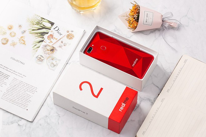 Muốn thật &ldquo;rực rỡ&rdquo; để đ&oacute;n Tết? Sắm ngay những smartphone m&agrave;u đỏ n&agrave;y cho năm mới th&ecirc;m phần lung linh! - Ảnh 6.