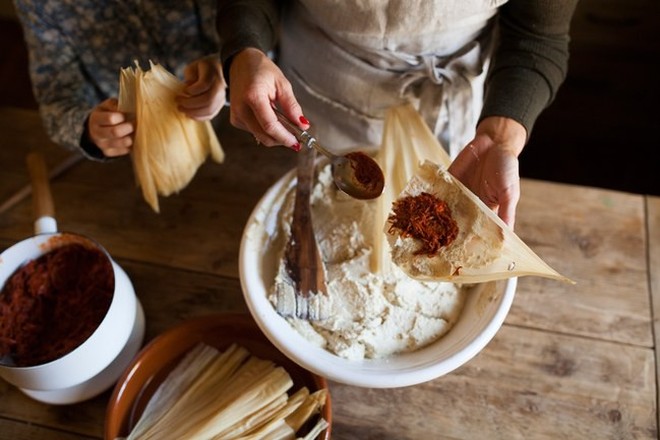 Tamales: m&#243;n ngon ng&#224;y Tết của người Mexico, độc đ&#225;o từ nguy&#234;n liệu g&#243;i b&#234;n ngo&#224;i đến phần nh&#226;n b&#234;n trong - Ảnh 8.