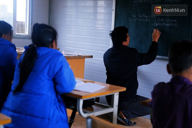 Thầy gi&aacute;o 9x trở về bản l&agrave;ng để dạy chữ cho những đứa trẻ người M&ocirc;ng - Ảnh 5.