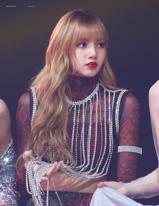 Hậu lùm xùm thiên vị, Lisa (Black Pink) đã được stylist cho mặc đồ đắt nhất nhóm - Ảnh 7.