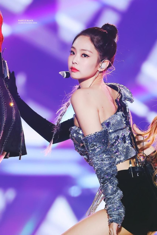 Cận cảnh hình ảnh Jennie (Black Pink) diện đồ nguy hiểm o ép vòng 1, suýt hớ hênh vòng 3 tại MMA - Ảnh 4.