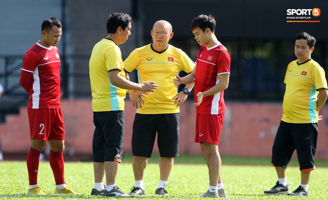 Đội tuyển Việt Nam chia nửa vui, buồn trong buổi tập đầu tiên trên đất Malaysia - Ảnh 1.