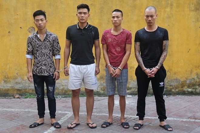 Bị &eacute;p trả 400 triệu đồng v&igrave; tr&oacute;t vay 60 triệu - Ảnh 1.