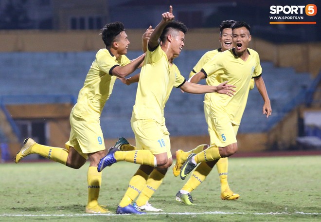 Bận đá AFF Cup, Hà Đức Chinh vẫn giành huy chương đồng dù không thi đấu phút nào ở Đại hội Thể thao Toàn quốc lần thứ VIII - Ảnh 3.