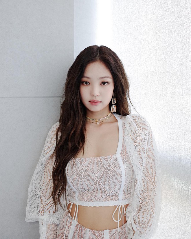 Ai cũng muốn tăng cân như Jennie (Black Pink): Vòng 1 thêm khủng, body quyến rũ, nhan sắc đỉnh cao như bà hoàng - Ảnh 2.