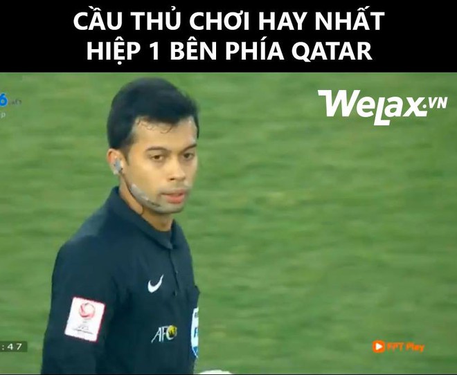 Trọng t&agrave;i Muhammad Taqi Aljaafari Bin Jahari ơi, anh l&agrave; cầu thủ thứ 12 của Qatar đấy &agrave;? - Ảnh 1.
