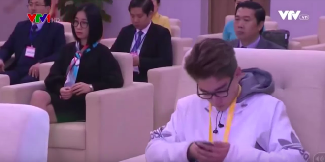 Cậu bạn ngoại quốc nổi tiếng với 3s lên Thời sự: Cao 1m76, biết nói 6 thứ tiếng - Ảnh 2.