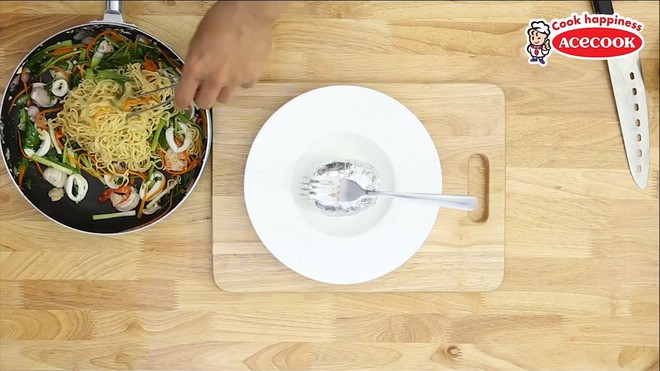 5 c&aacute;ch si&ecirc;u đơn giản để thưởng thức m&igrave; ăn liền như m&oacute;n ăn nh&agrave; h&agrave;ng 5 sao - Ảnh 2.