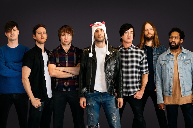 Dân tình thấp thỏm: Maroon 5 gửi icon mặt cười khi fan yêu cầu hợp tác với BTS - Ảnh 4.