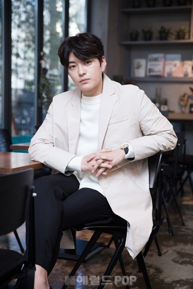 Netizen Hàn bỗng phát cuồng vì một diễn viên U40 