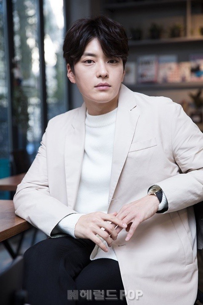 Netizen Hàn bỗng phát cuồng vì một diễn viên U40 giống Ji Chang Wook lai Jaejoong - Ảnh 13.