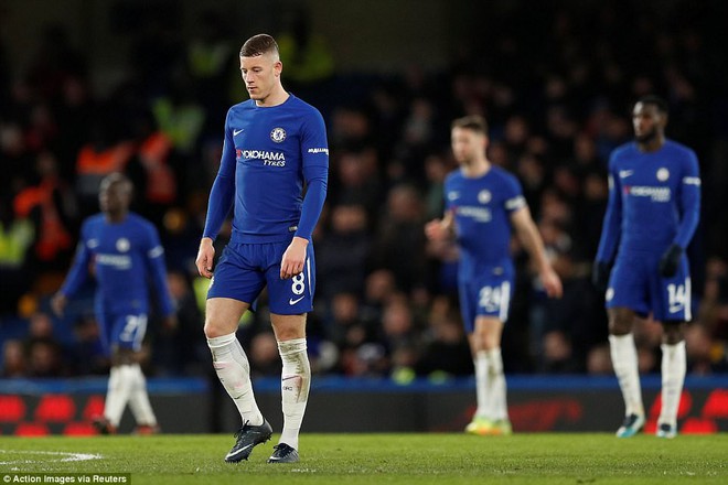Chelsea thua tan n&aacute;t đội b&oacute;ng đang vật lộn trụ hạng - Ảnh 12.