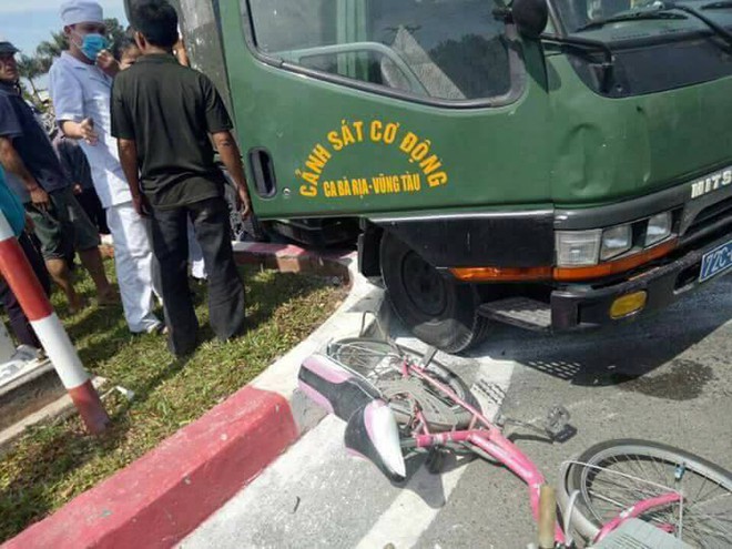 Vũng T&agrave;u: Đi xe đạp băng qua đường, người đ&agrave;n &ocirc;ng bị xe &ocirc; t&ocirc; CSCĐ t&ocirc;ng tử vong - Ảnh 1.