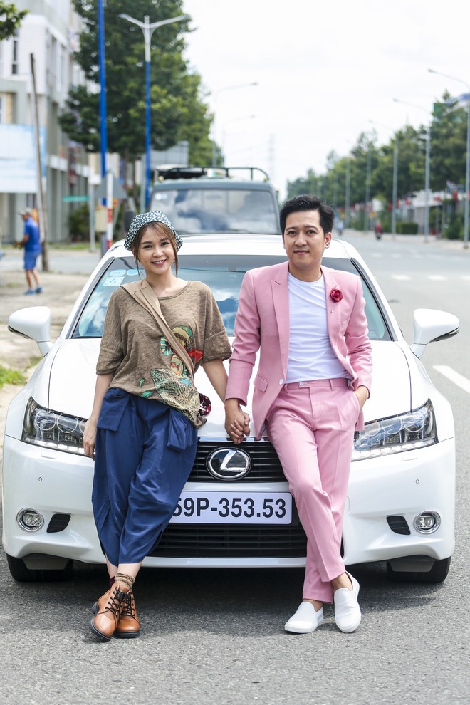 Vụ cầu h&ocirc;n Nh&atilde; Phương chưa nguội, Trường Giang bị Sam cưỡng h&ocirc;n trong phim chiếu Tết - Ảnh 5.