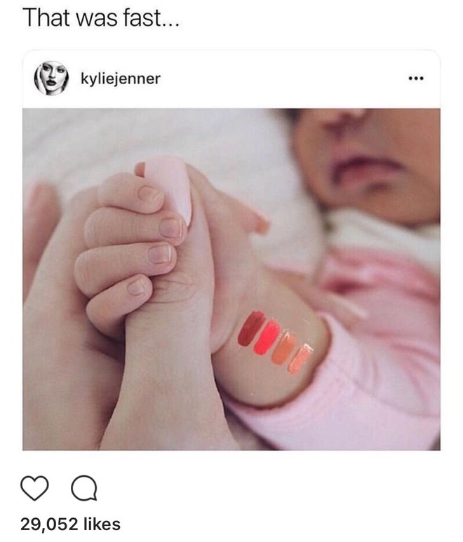 Hài hước: Mới chào đời, bé Stormi nhà Kylie Jenner đã được chế ảnh quảng cáo son giúp mẹ - Ảnh 2.