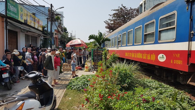 Đ&agrave; Nẵng: Tr&ecirc;n đường đi sắm đồ Tết, người phụ nữ bị t&agrave;u hỏa t&ocirc;ng chết thương t&acirc;m - Ảnh 1.