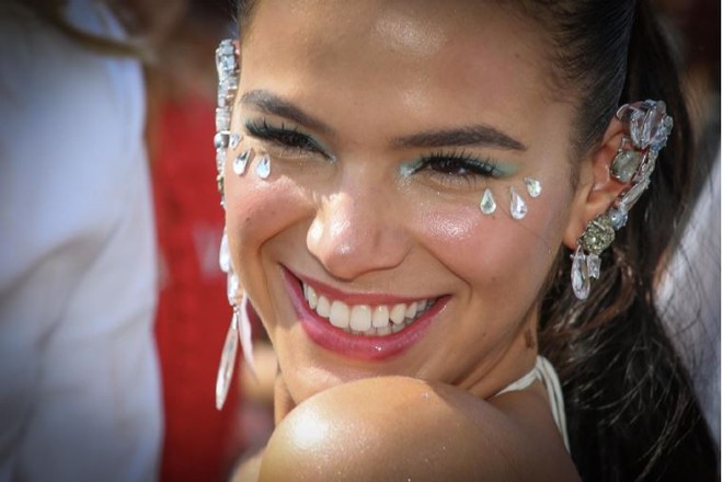 Bạn g&aacute;i Neymar hở bạo, nhảy bốc lửa ở lễ hội Carnival - Ảnh 6.