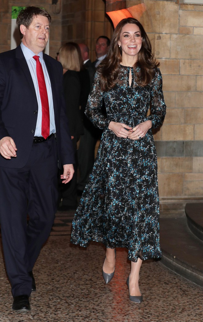 C&ocirc;ng nương Kate Middleton cũng khủng hoảng với việc chọn trang phục đi dự sự kiện sao cho ph&ugrave; hợp - Ảnh 8.