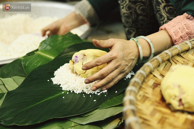 Chùm ảnh: Làng bánh chưng Tranh Khúc tất bật những ngày giáp Tết truyền thống - Ảnh 11.