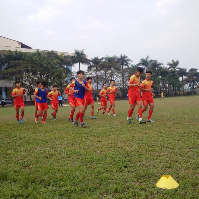 Quang Hải, Văn Hậu và Đức Huy truyền cảm hứng cho các cầu thủ trẻ - Ảnh 3.