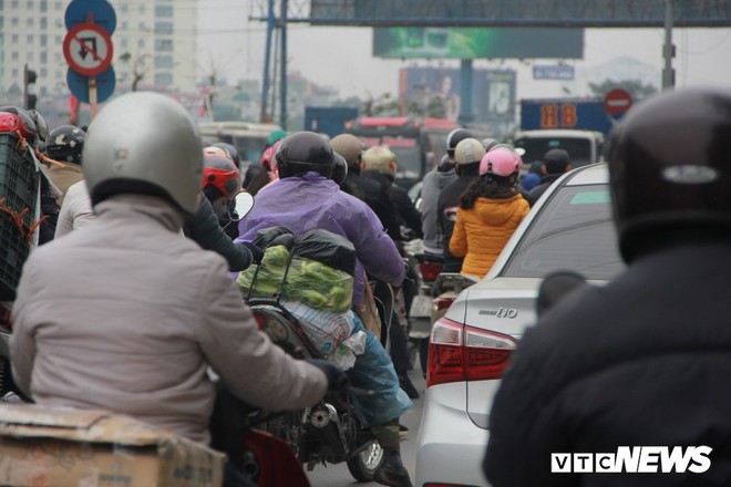 Hành khách nài nỉ cho em đứng trên xe về quê ăn Tết nhưng vẫn bị từ chối - Ảnh 5.