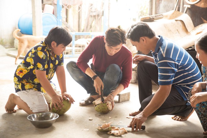 Việt Nam tươi đẹp: Ái Phương, Chí Thiện cùng bé Bảo An, Thụy Bình trải nghiệm Tết phương Nam - Ảnh 6.