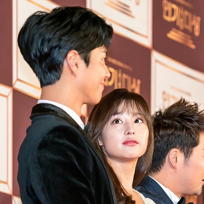 Nam t&agrave;i tử may mắn nhất ch&acirc;u &Aacute;: Từ nữ thần Hậu duệ mặt trời, Yoona cho đến loạt mỹ nh&acirc;n đều nh&igrave;n ngẩn ngơ - Ảnh 1.