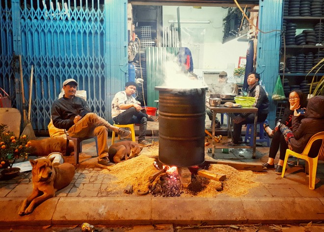 Chùm ảnh: Thấy nhà nhà quây quần nhộn nhịp gói bánh chưng đủ thấy Tết đến thật gần rồi! - Ảnh 12.