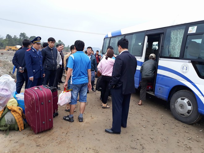 Chùm ảnh: Hiện trường vụ lật xe kinh hoàng ngày giáp Tết khiến 2 người chết, 11 người bị thương ở Đà Nẵng - Ảnh 14.