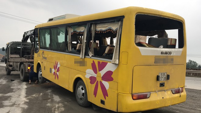 Vụ lật xe kh&aacute;ch khiến h&agrave;ng chục người thương vong: Chủ tịch Đ&agrave; Nẵng đến hiện trường kiểm tra - Ảnh 2.
