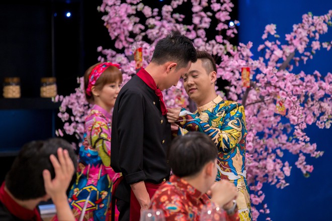 Cuộc chiến mỹ vị: Nhận l&agrave; họ h&agrave;ng nhưng đầu bếp Vũ Dino kh&ocirc;ng nhớ nổi t&ecirc;n hit của JustaTee - Ảnh 14.