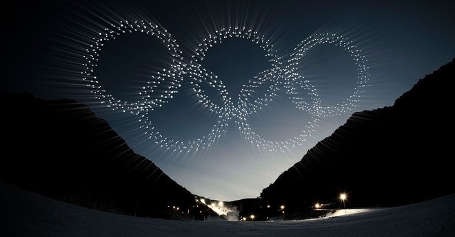 Hơn 1200 chiếc drone gắn đèn LED được dùng để biểu diễn ở Olympic Mùa đông, lập luôn kỷ lục Guinness - Ảnh 1.