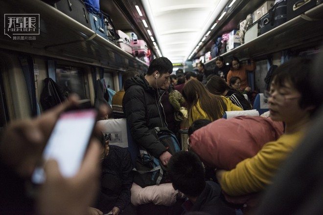 Những chuyến tàu cuối cùng về quê mùa Tết: Hành trình dài 26 tiếng từ Bắc Kinh về Thành Đô - Ảnh 10.