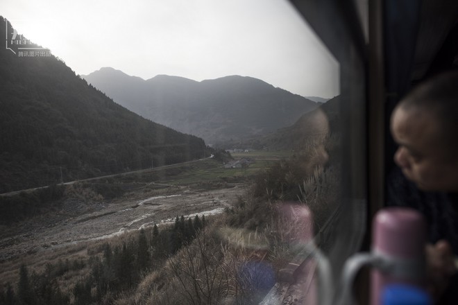 Những chuyến tàu cuối cùng về quê mùa Tết: Hành trình dài 26 tiếng từ Bắc Kinh về Thành Đô - Ảnh 21.